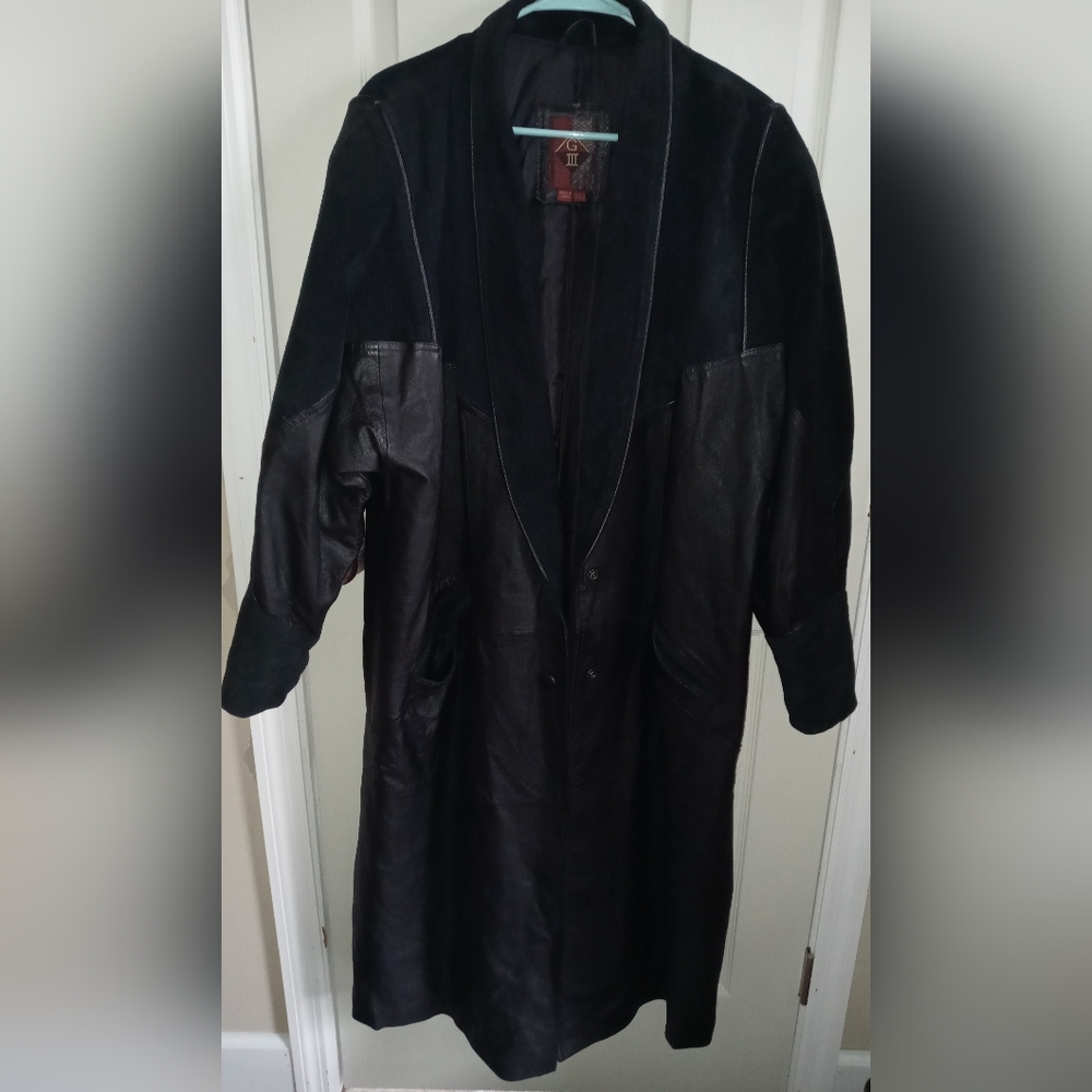 100% Leather and Suede Full Length Trench Coat. Color: Black. Size: 2X